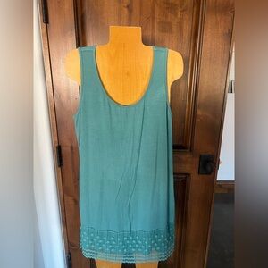 Tunic tank top sleeveless by Logo Layers - size large green lace edge round neck